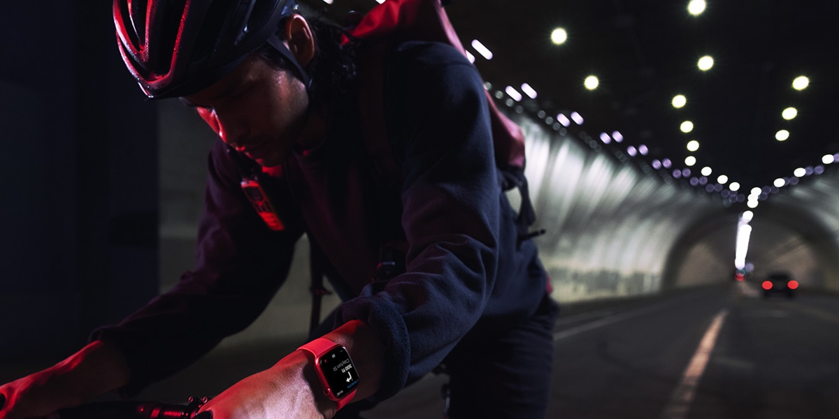 Apple Watch Series 7 GPS, 41mm 45mm Kırmızı Alüminyum Kasa ve Kırmızı Spor Kordon