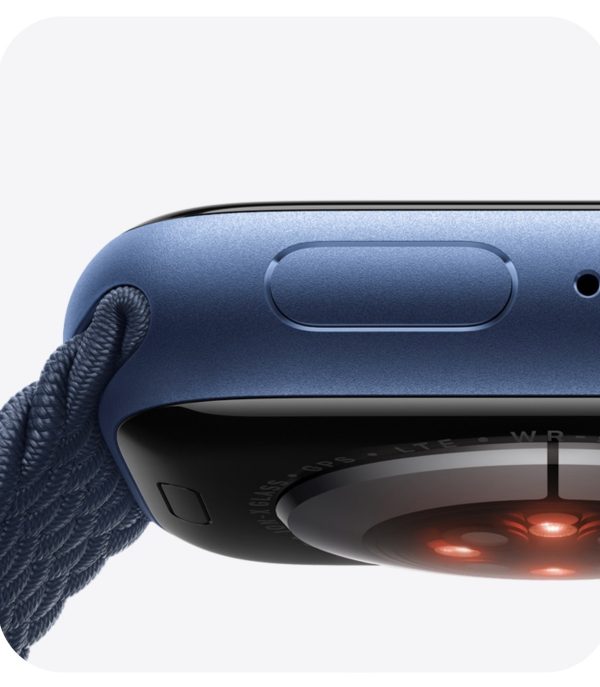 Apple Watch Series 7 GPS, 41mm 45mm Kırmızı Alüminyum Kasa ve Kırmızı Spor Kordon