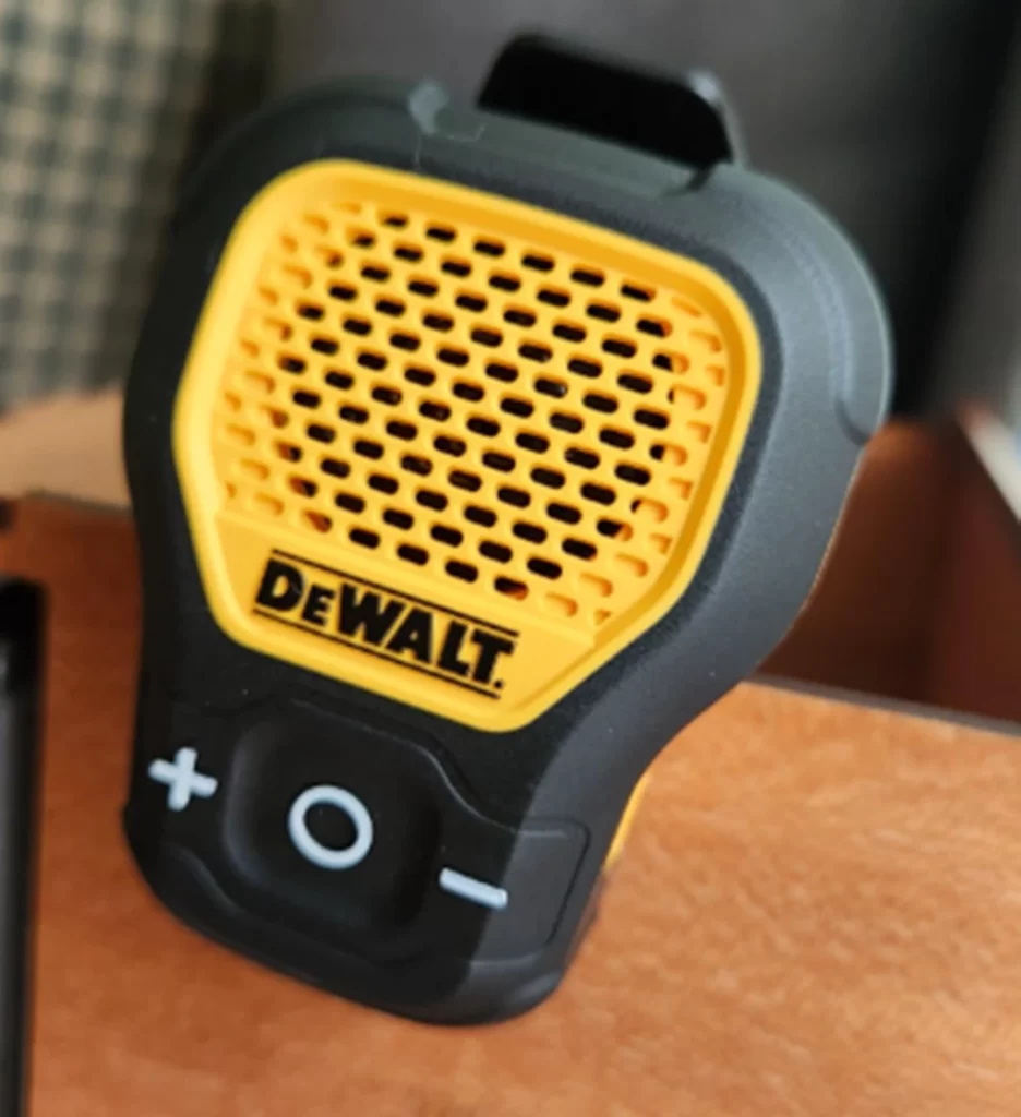 DEWALT-190 1148 DW2 Giyilebilir Bluetooth Hoparlör — Manyetik Klipsli Kablosuz Şantiye Pro Suya Dayanıklı