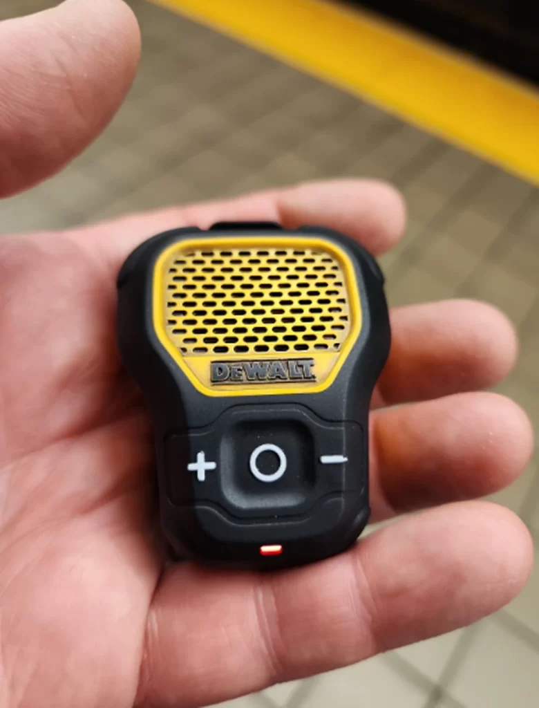 DEWALT-190 1148 DW2 Giyilebilir Bluetooth Hoparlör — Manyetik Klipsli Kablosuz Şantiye Pro Suya Dayanıklı
