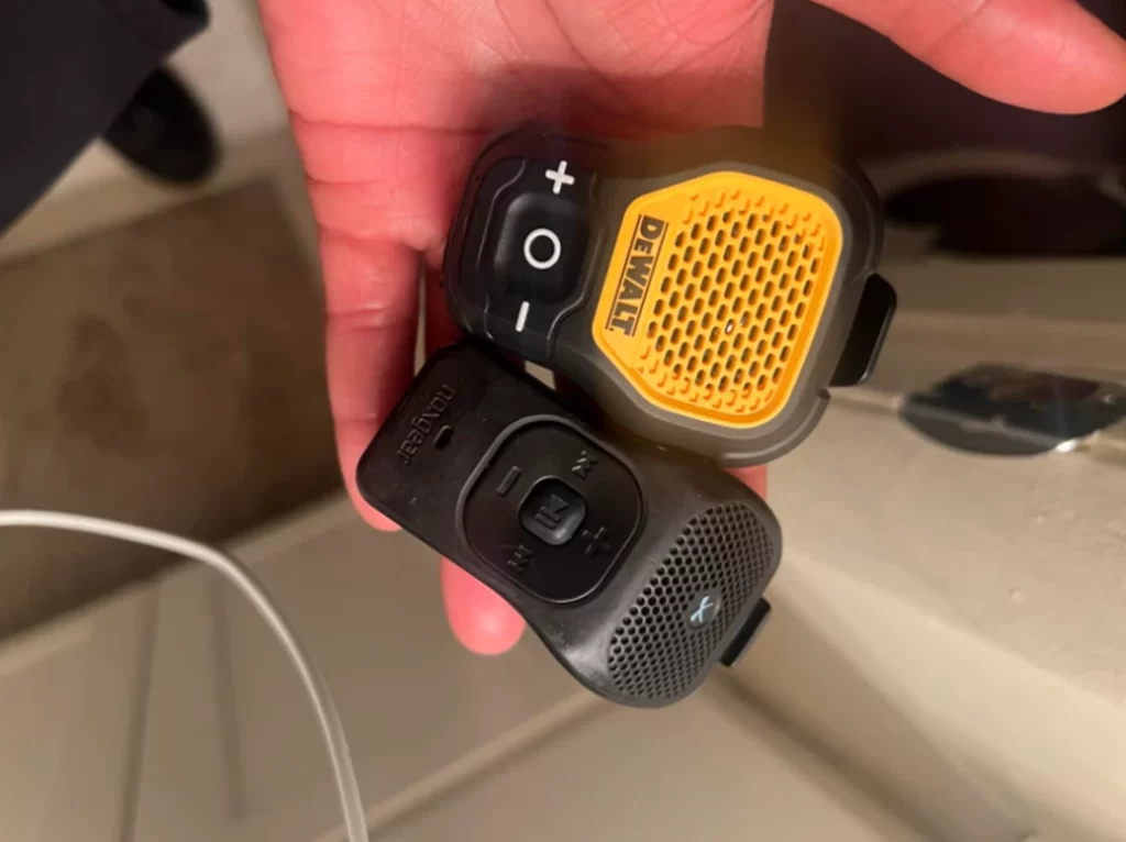 DEWALT-190 1148 DW2 Giyilebilir Bluetooth Hoparlör — Manyetik Klipsli Kablosuz Şantiye Pro Suya Dayanıklı
