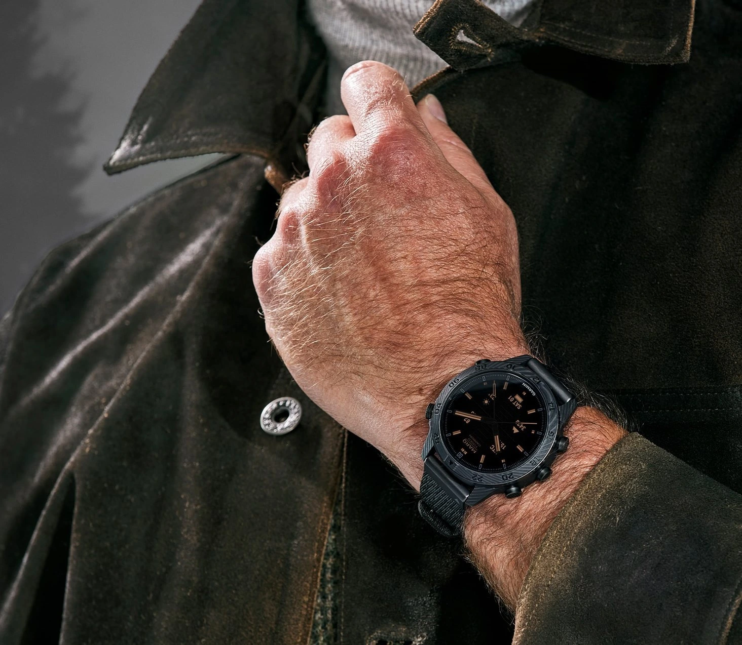 SİZİN KADAR BENZERSİZ BİR SAAT 130 KATMANLI KARBON FİBER MALZEMEDEN İŞLENMİŞTİR SİZİN KADAR BENZERSİZ BİR SAAT 130 KATMANLI KARBON FİBER MALZEMEDEN İŞLENMİŞTİR