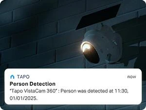 Kamera, hareket algıladığında kişiyi otomatik olarak tanır ve anında telefonunuza bildirim gönderir. Örneğin “Kişi algılandı” şeklinde uyarı alarak kapınızın önünde, garaj girişinde veya çevrede gerçekleşen hareketlerden anında haberdar olmanızı sağlar. Bu özellik sayesinde güvenlik riskleri oluşmadan önce bilgi sahibi olabilir ve görüntüleri anlık olarak kontrol edebilirsiniz.