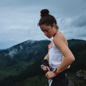 Antrenmanınıza, fizyolojinize ve aktif yaşam tarzınızın iniş çıkışlarına uyum sağlayan saati keşfedin.