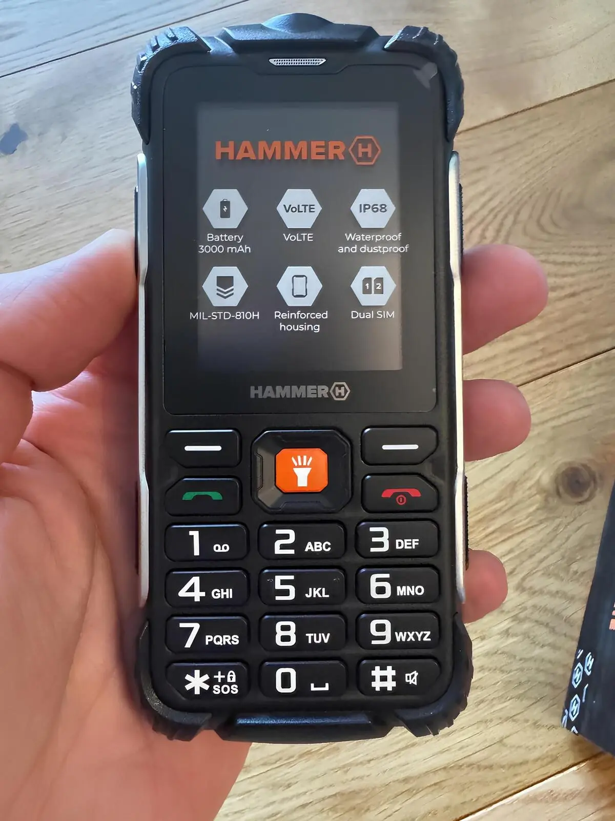Hammer H Power Plus LTE rugged telefonun ön yüzü ve büyük tuşlu klavyesi gerçek ürün fotoğrafı