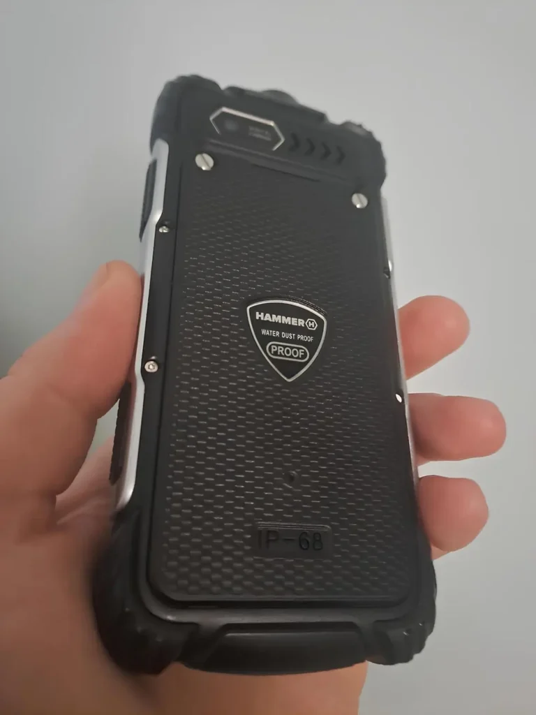 Hammer H Power Plus LTE rugged telefon arka kapak ve IP68 yazılı gerçek ürün görünümü