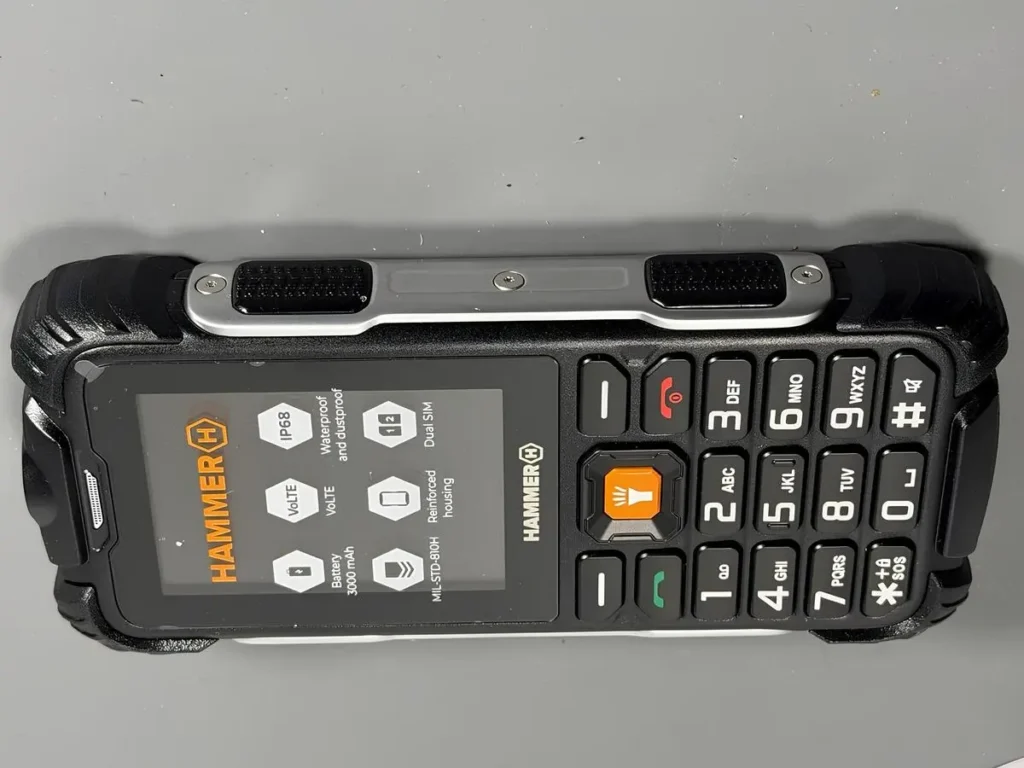 Hammer H Power Plus LTE rugged telefonun ön yüzü yatay konumda gerçek ürün görünümü