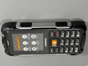 Hammer H Power Plus LTE rugged telefonun ön yüzü yatay konumda gerçek ürün görünümü