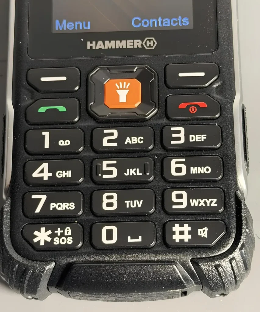 Hammer H Power Plus LTE rugged telefon büyük tuşlu klavye ve SOS tuşu yakın plan gerçek ürün görünümü