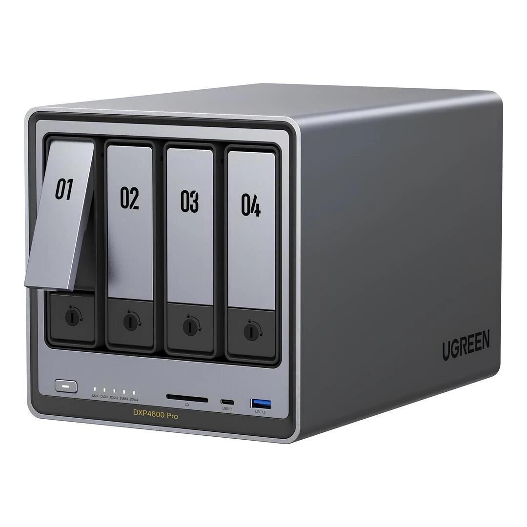 ugreen-nasync-dxp4800-pro-4-yuvali-masaustu-nas-intel-i3-1315u-10gbe-ddr5-1 UGREEN NASync DXP4800 Pro 4 yuvalı masaüstü NAS cihazı ön görünüm, kilitli disk yuvaları ve ön bağlantı portları