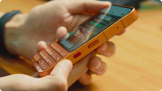 Unihertz Titan 2 Elite kırmızı programlanabilir tuş yan panel fiziksel buton kullanım detayı